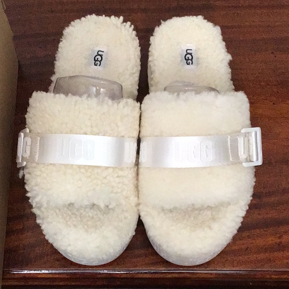 UGG Kids Fluffy White Sandals - Picture 3 of 5